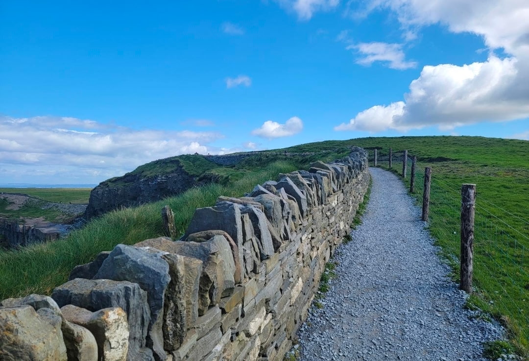 The stone-wall cliff path north of the visitor centre